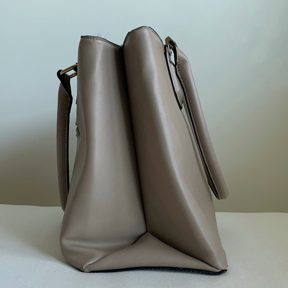 Aldo Taupe and Gold Hardware Large Tote Work Office Bag Purse (GUC) - Picture 6 of 16